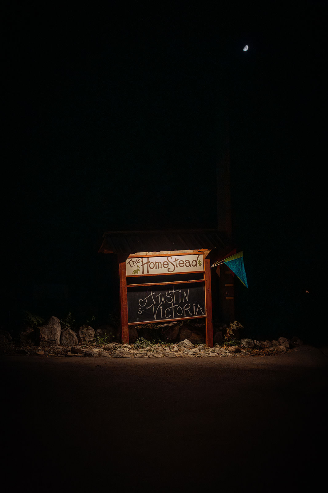 Welcome sign at the homestead in oak glen.