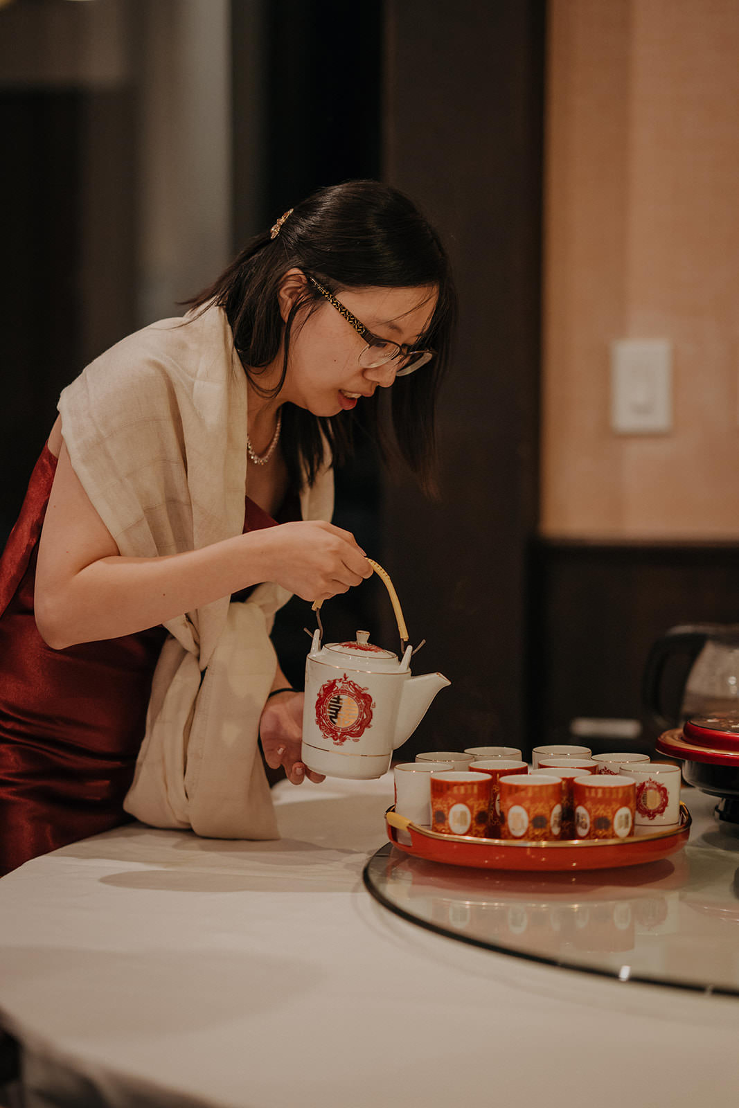 Maid of honor pouring tea at ceremony