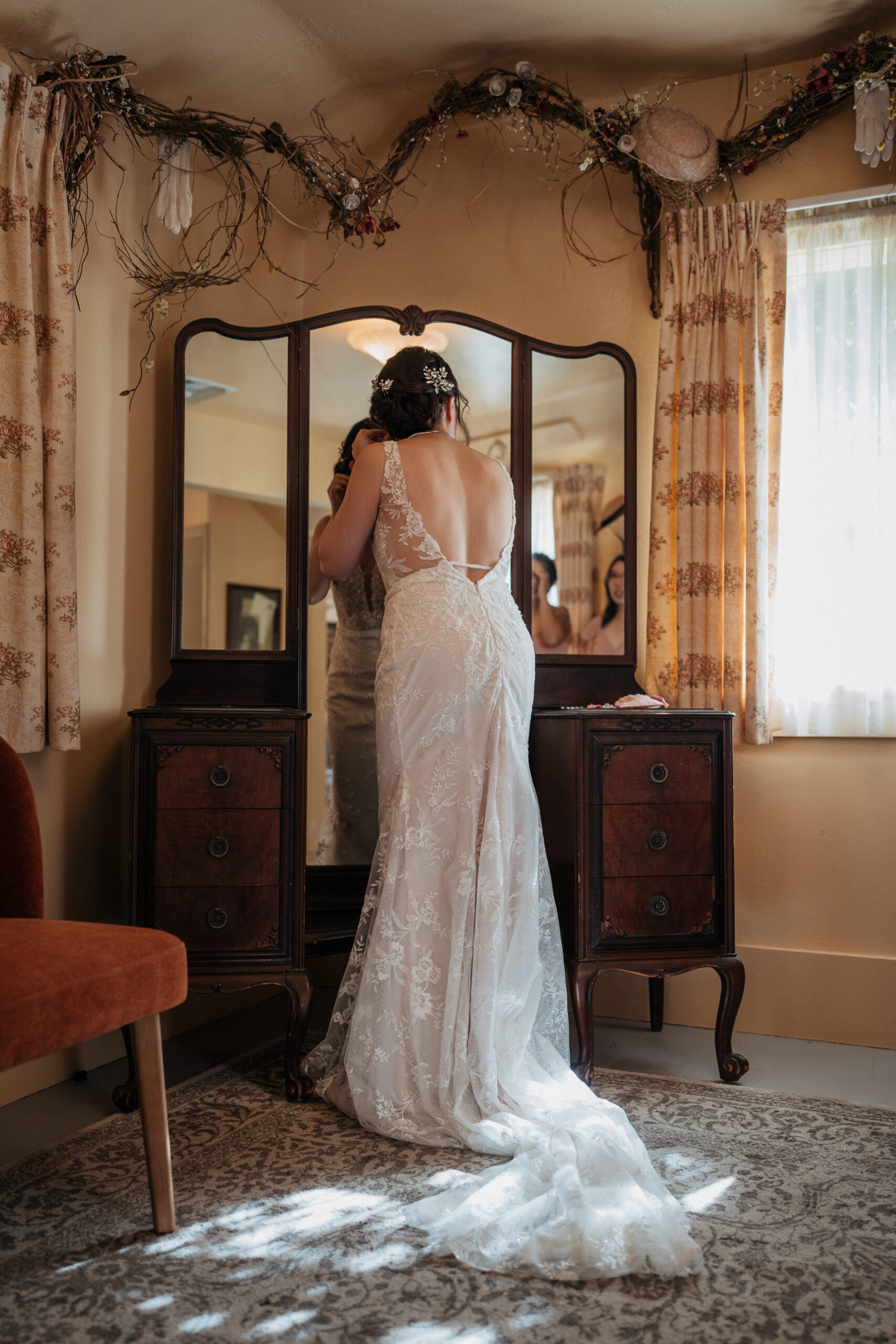 Brides finishing touches in the bridal cottage at the homestead in oak glen california